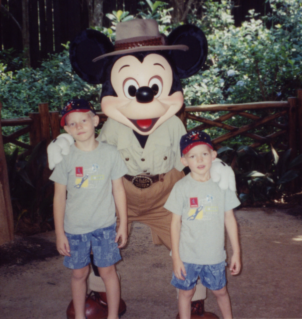 khaki_Mickey1