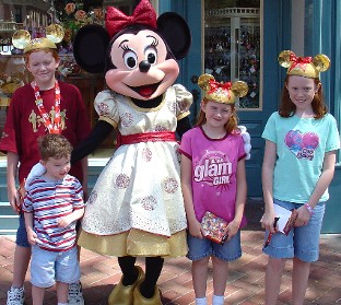 Kids_and_Minnie3
