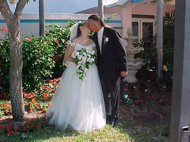 kiss_outside