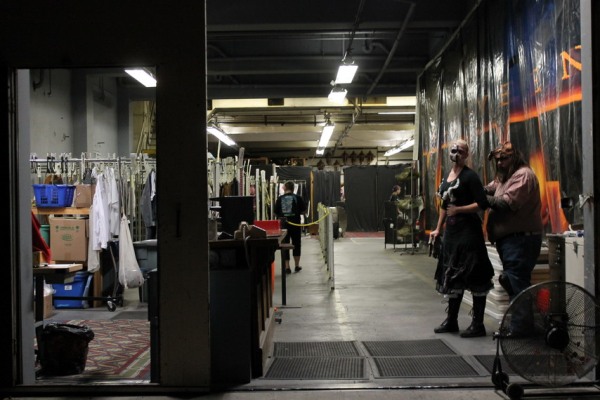 Knotts-Backstage-GettingReady