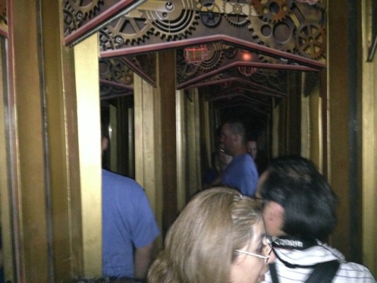 Knotts-MazeMirrorMirror2