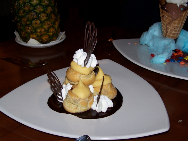 Kona_Cafe_KoKo_Puffs