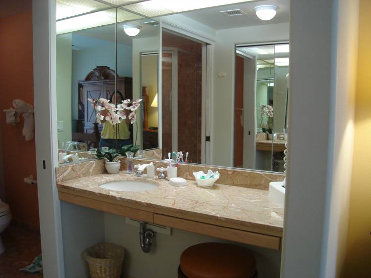 Kona_Coast_II_Bathroom_1