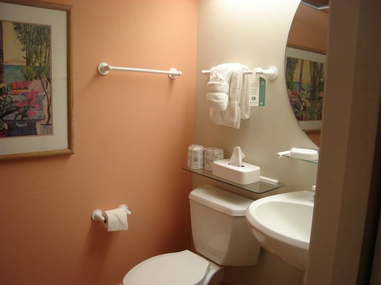 Kona_Coast_II_Bathroom_2_v2
