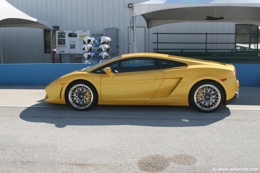 Lambo_560_side