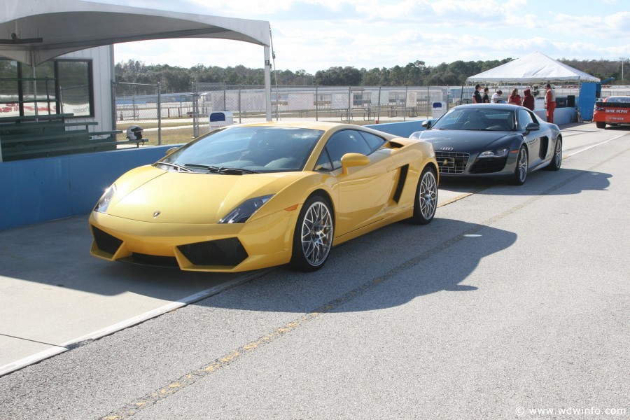 Lambo_and_Audi_R8_in_pit_lane