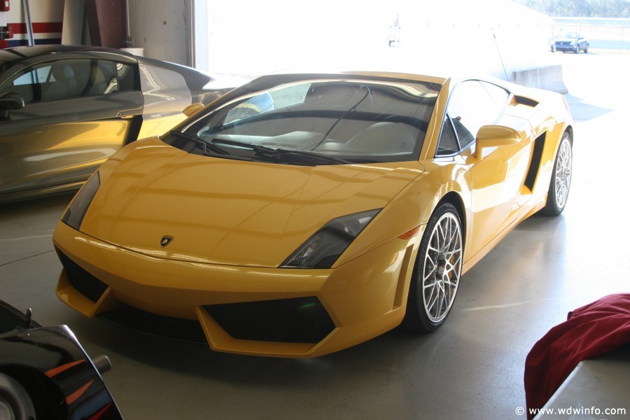 Lambo_LP_560_4_Gallardo_garage