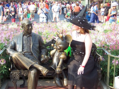 laura_statue_mnsshp