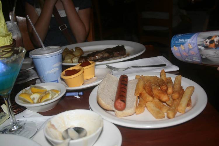Le Cellier hot dog