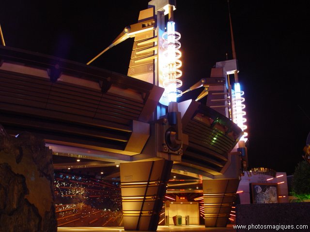 Le Visionarium at night