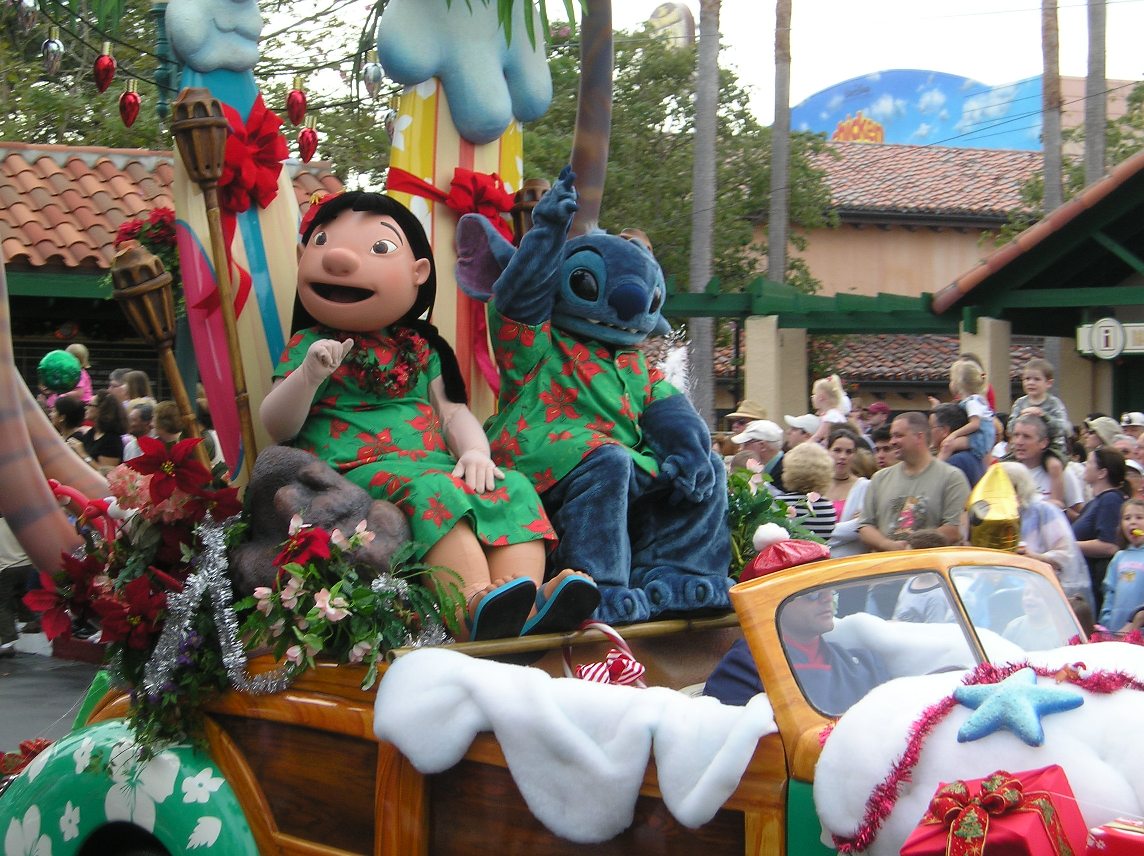 Lilio & Stitch - MGM Christmas Parade