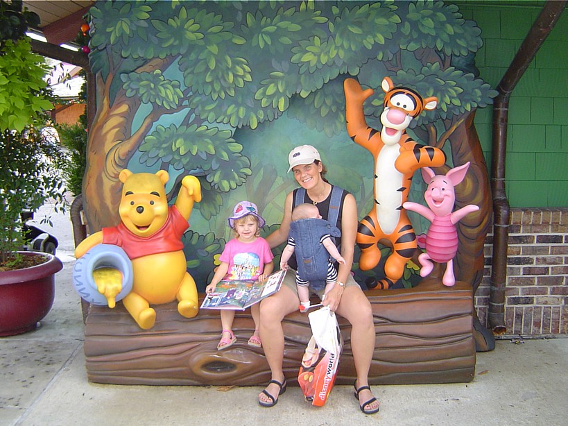 Linne, Camilla and Kai with Pooh - 11/2004