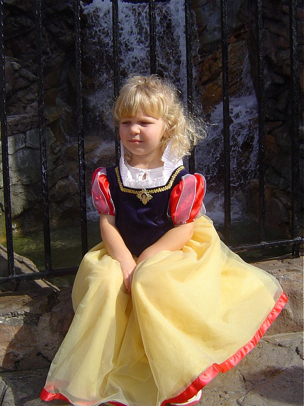 Linnea/snow white1 - 11/2004