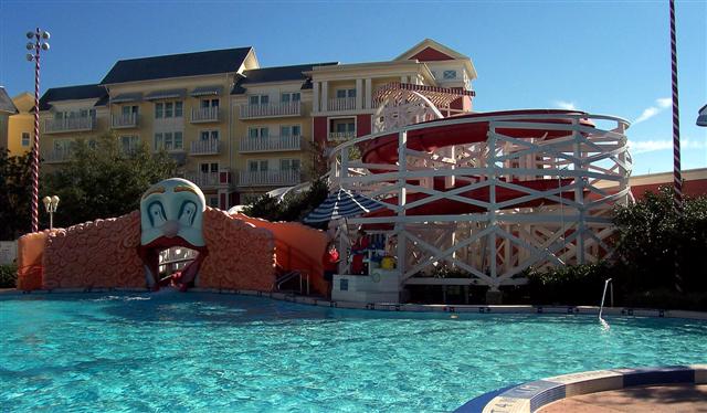 Luna Park Pool