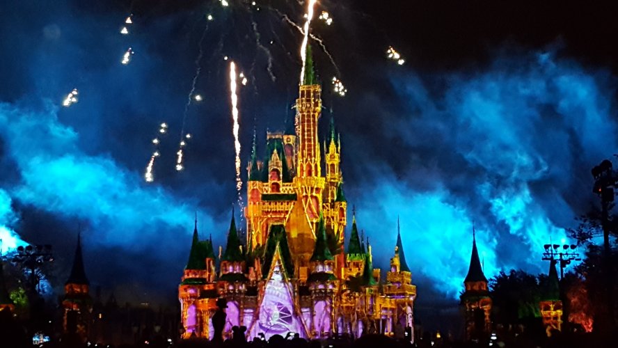 Magic Kingdom Christmas 2017