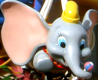 Magic_Kingdom_Parade_Float_-_Dumbo