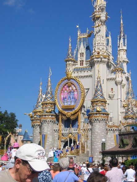Magic_Kingdom_with_big_head_small