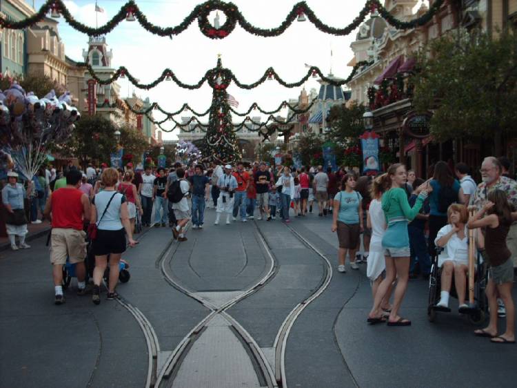 Main Street Christmas decorations 2006