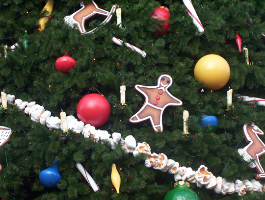 Main Street Christmas tree decor