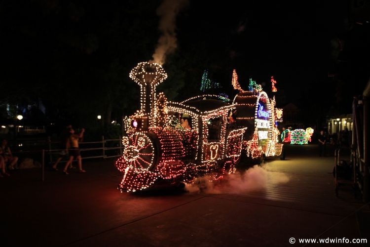 Main-Street-Electrical-Parade-06