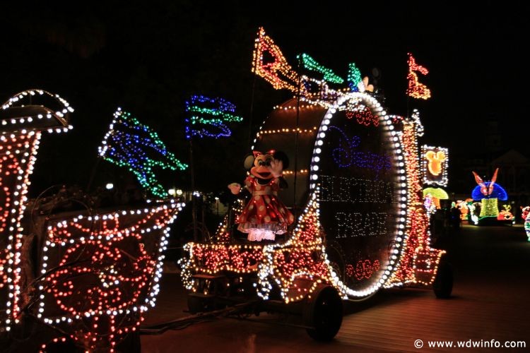 Main-Street-Electrical-Parade-07