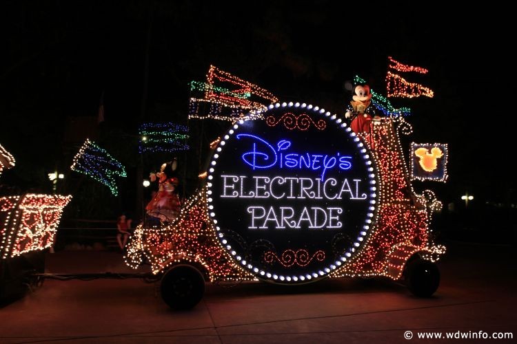 Main-Street-Electrical-Parade-08