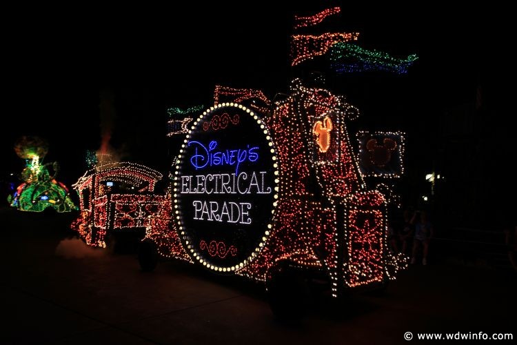 Main-Street-Electrical-Parade-09