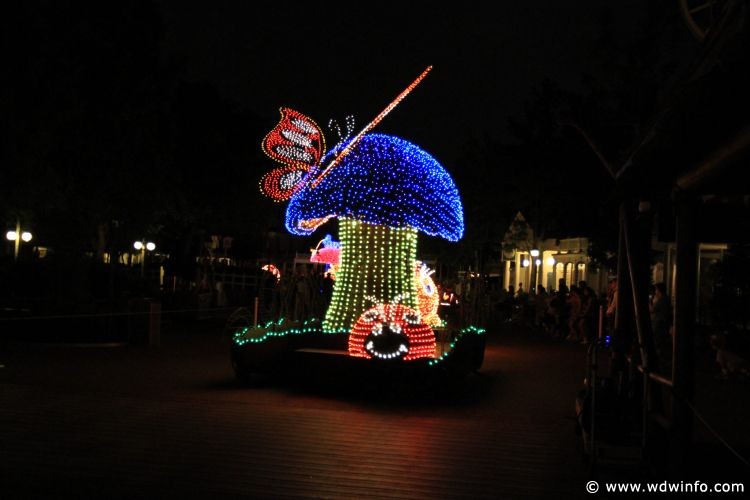 Main-Street-Electrical-Parade-13