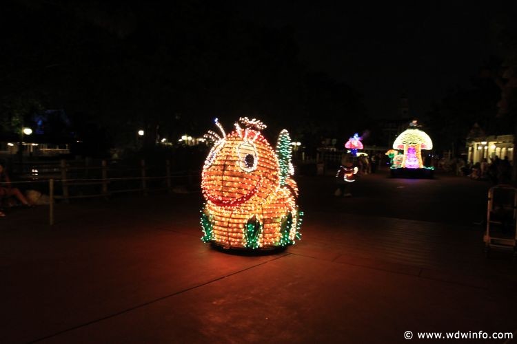 Main-Street-Electrical-Parade-16