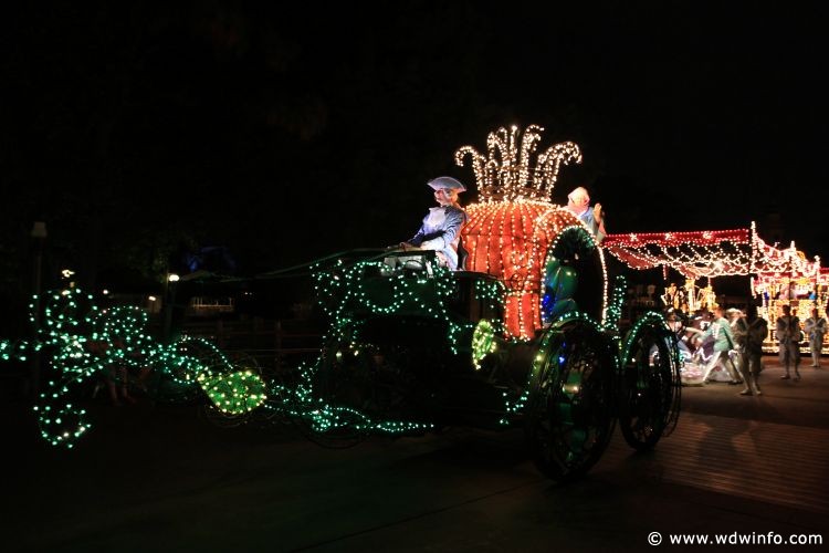 Main-Street-Electrical-Parade-34