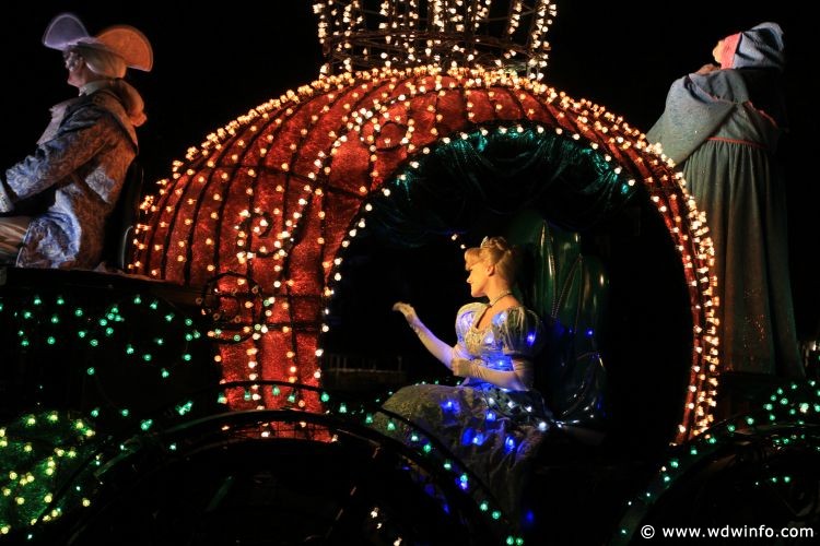 Main-Street-Electrical-Parade-36