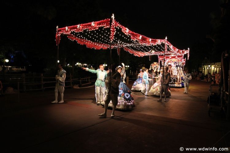 Main-Street-Electrical-Parade-39