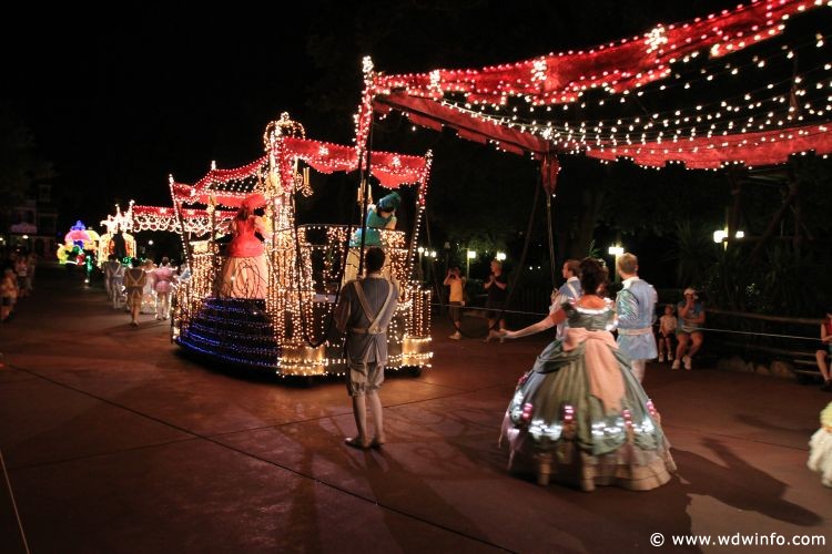 Main-Street-Electrical-Parade-47