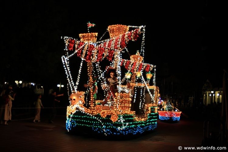 Main-Street-Electrical-Parade-53