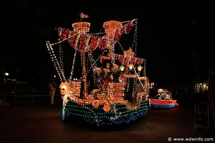 Main-Street-Electrical-Parade-55