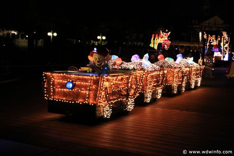 Main-Street-Electrical-Parade-61