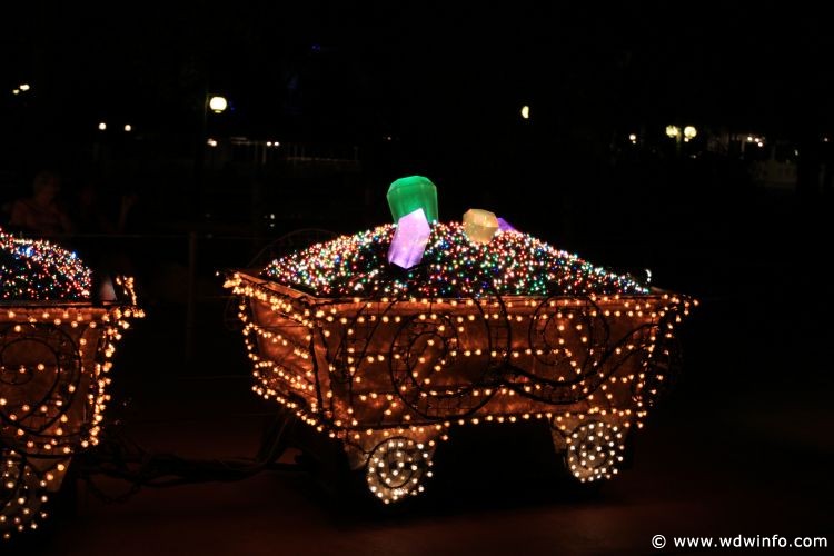 Main-Street-Electrical-Parade-65