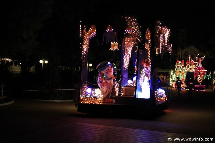 Main-Street-Electrical-Parade-68