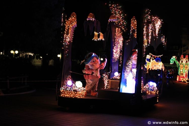 Main-Street-Electrical-Parade-69