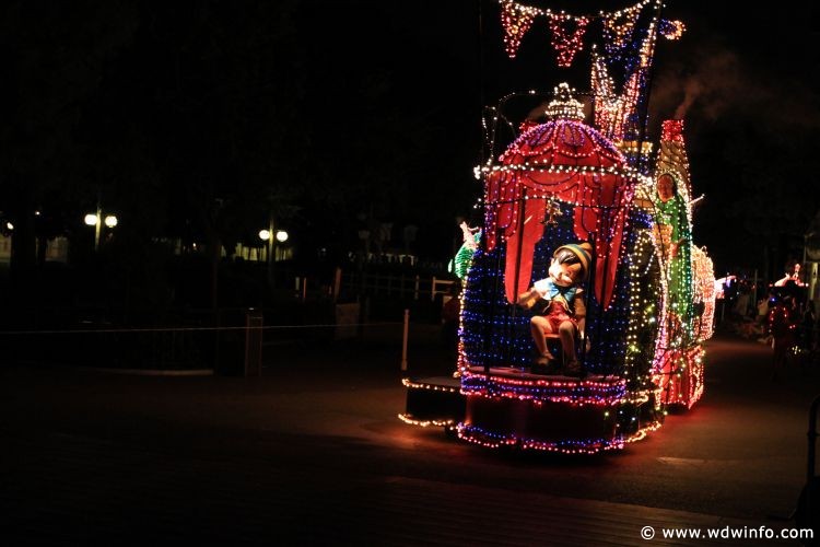 Main-Street-Electrical-Parade-72