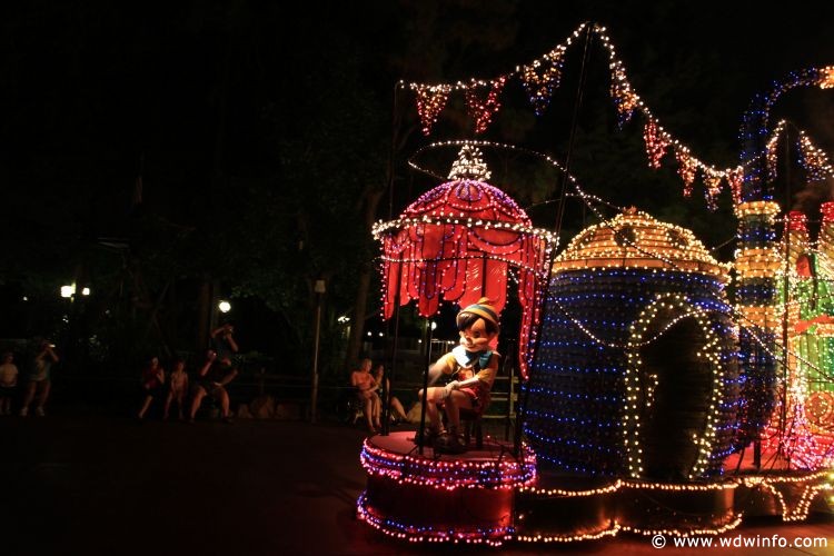 Main-Street-Electrical-Parade-74