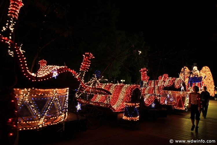 Main-Street-Electrical-Parade-94