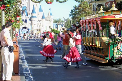 Main Street Trolley Dancers!
