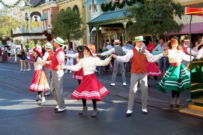 Main_Street_Trolley_Dancers_6
