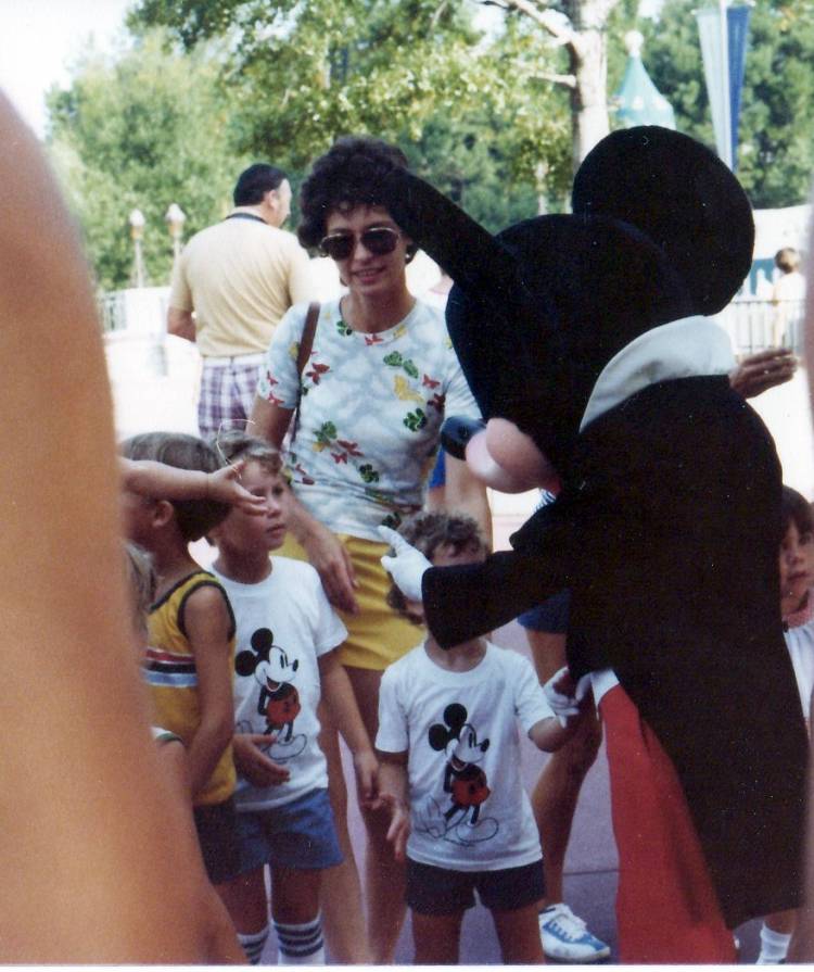 Mickey kissing  Lynn