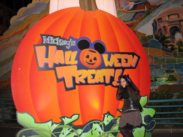 Mickey's Halloween Treat     10-11-07