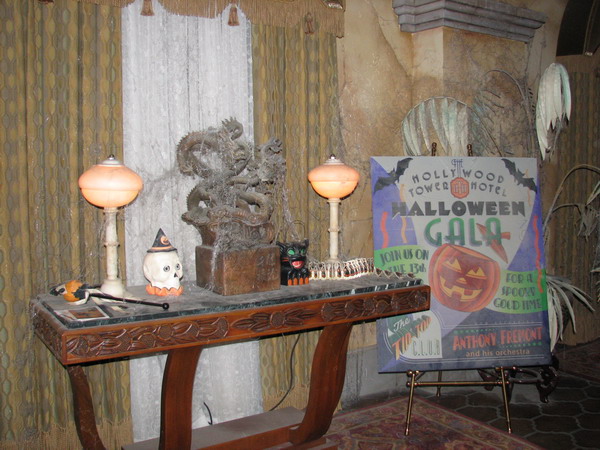 Mickey's Halloween Treat     10-11-07