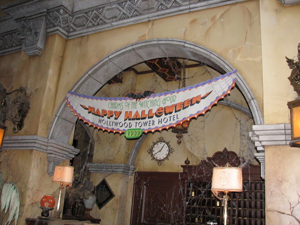 Mickey's Halloween Treat     10-11-07