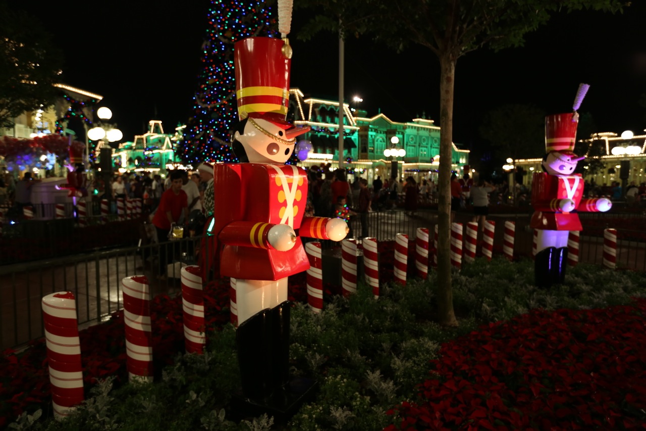 Mickeys-Very-Merry-Christmas-Party-2015-201