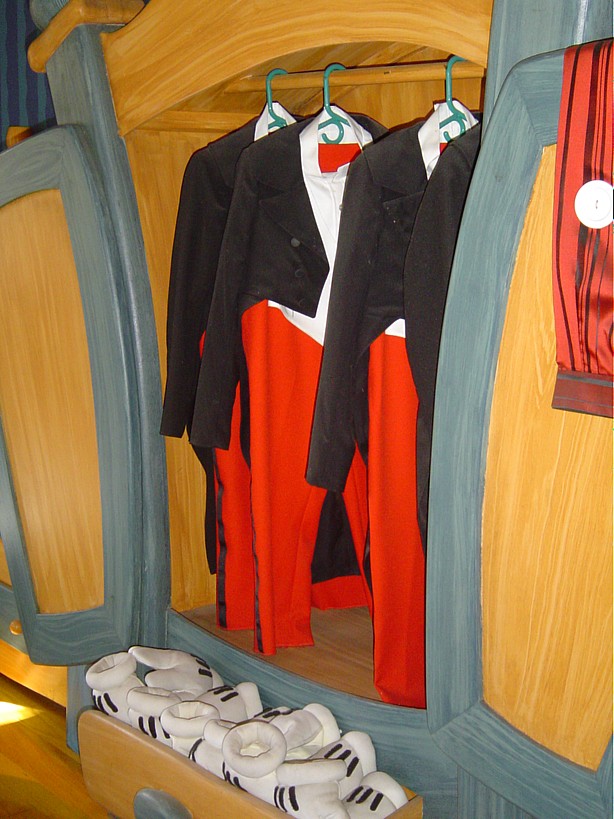 Mickey's wardrobe - 11/2004